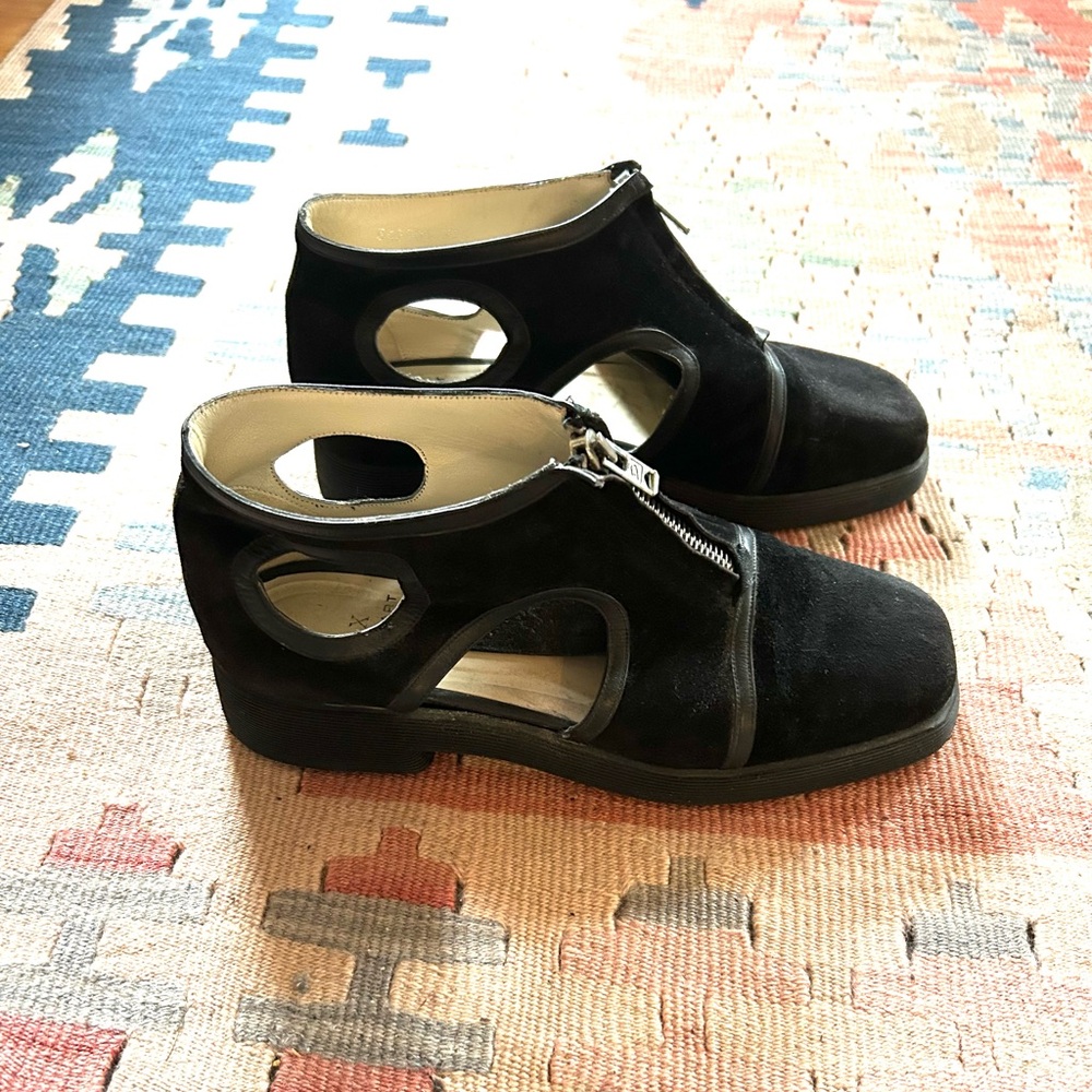 Muxart Barcelona Avant-garde Cutout Suede Ankle Boots